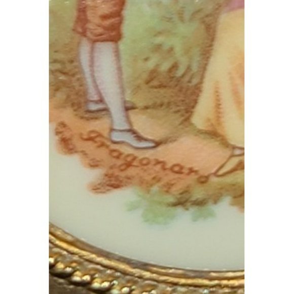 Large vintage rococo style brass pill box - Picture 3 of 8